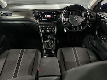 Used Volkswagen T-Roc 2018 for sale - 75997992: Photo