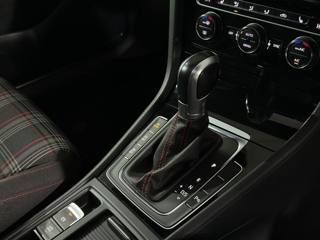 Used Volkswagen Golf 2017 for sale - 77498539: Photo 24