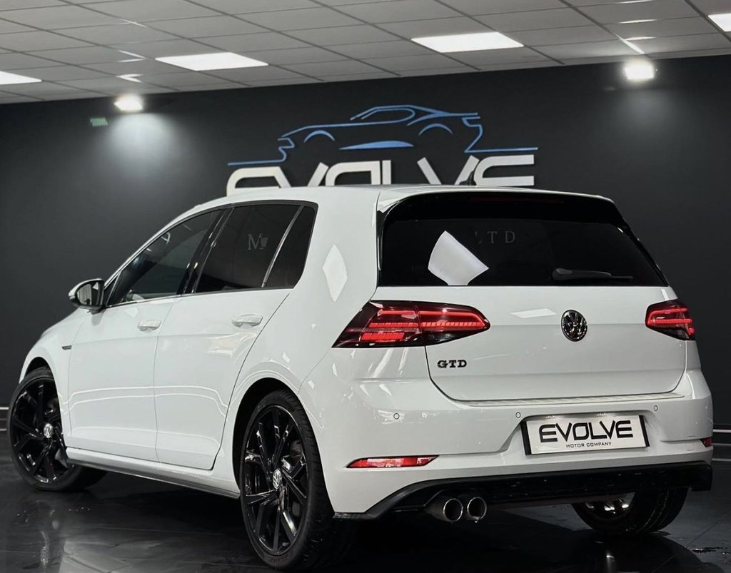 Used Volkswagen Golf 2018 for sale - 76147413: Photo 2