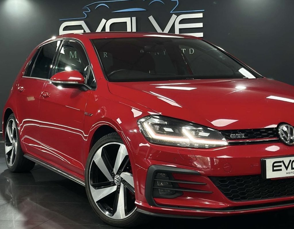 Used Volkswagen Golf 2017 for sale - 76147339: Photo 2