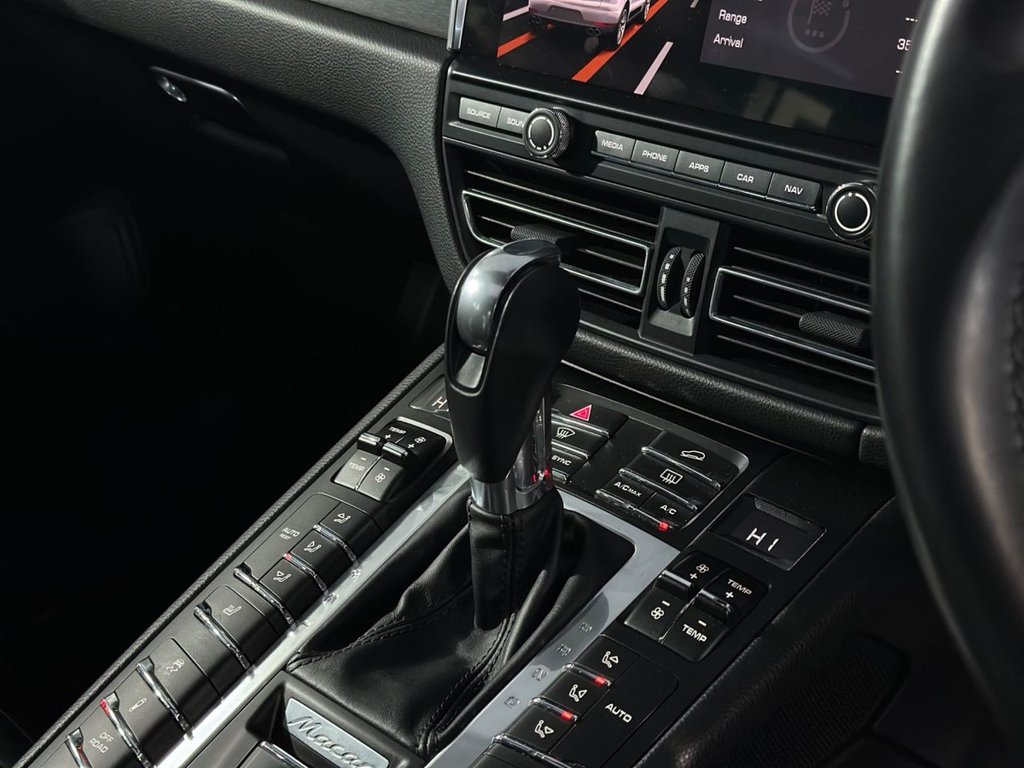 Used Porsche Macan 2020 for sale - 77437027: Photo 22