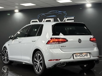 Used Volkswagen Golf 2017 for sale - 76318703: Photo