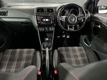 Used Volkswagen Polo 2016 for sale - 76496258: Photo