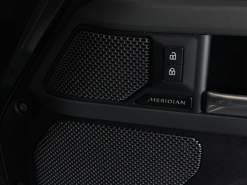 Used Land Rover Defender 2022 for sale - 77936997: Photo 18