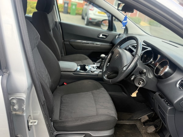 Used Peugeot 3008 2010 for sale - 75349391: Photo 10