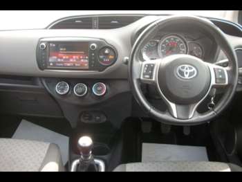 Used Toyota Yaris 2015 for sale - 74972149: Photo