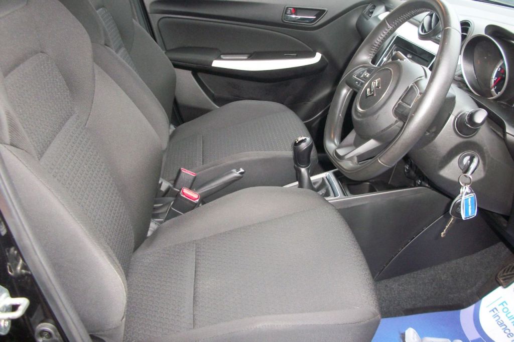 Used Suzuki Swift 2017 for sale - 76508803: Photo 2