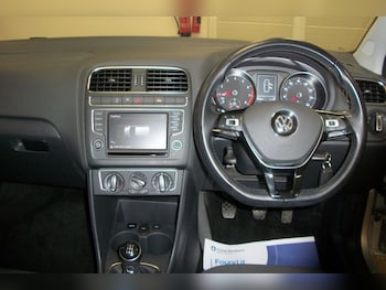 Used Volkswagen Polo 2016 for sale - 77226272: Photo