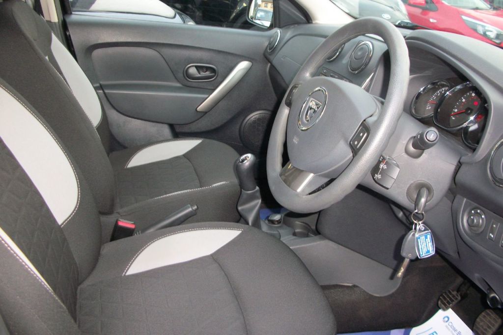 Used Dacia Sandero Stepway 2016 for sale - 77394069: Photo 2