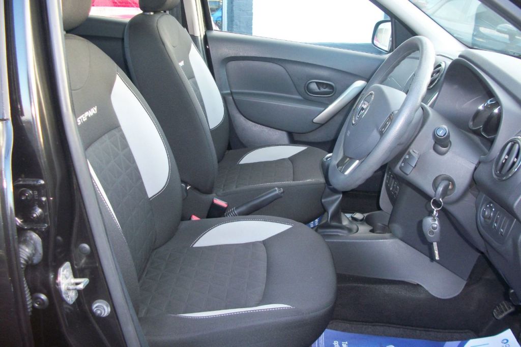 Used Dacia Sandero 2016 for sale - 76882930: Photo 2