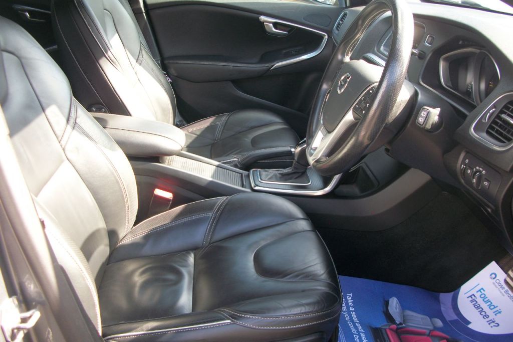 Used Volvo V40 2019 for sale - 78181924: Photo 2