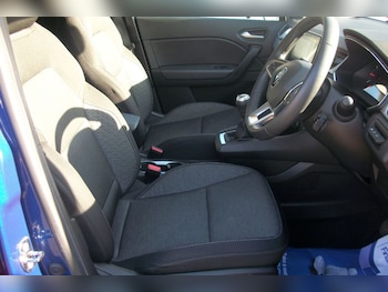 Used Renault Captur 2023 for sale - 77733520: Photo