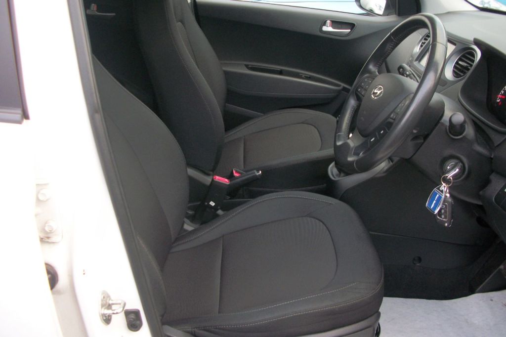 Used Hyundai i10 2018 for sale - 78123884: Photo 2