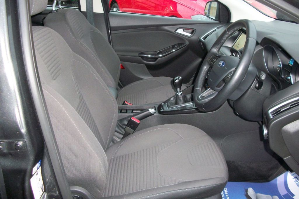 Used Ford Focus 2017 for sale - 76819841: Photo 2