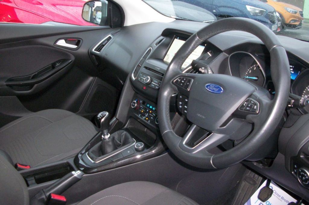 Used Ford Focus 2017 for sale - 76819841: Photo 3