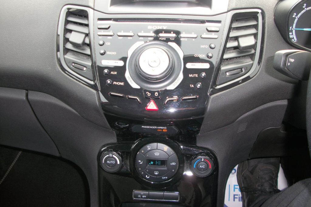 Used Ford Fiesta 2017 for sale - 78110091: Photo 15