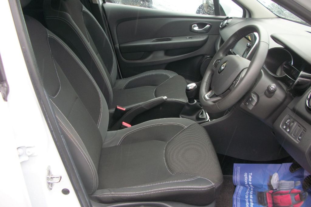 Used Renault Clio 2018 for sale - 76105188: Photo 2