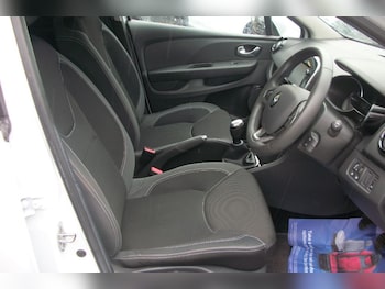 Used Renault Clio 2018 for sale - 76105188: Photo 2