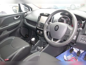 Used Renault Clio 2018 for sale - 76105188: Photo 3