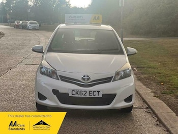 Used Toyota Yaris 2012 for sale - 76161696: Photo 2