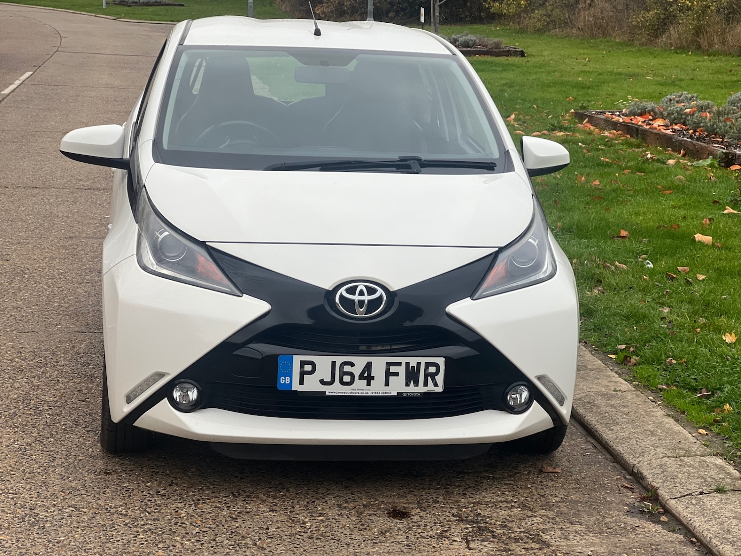 Used Toyota AYGO 2014 for sale - 76575289: Photo 2