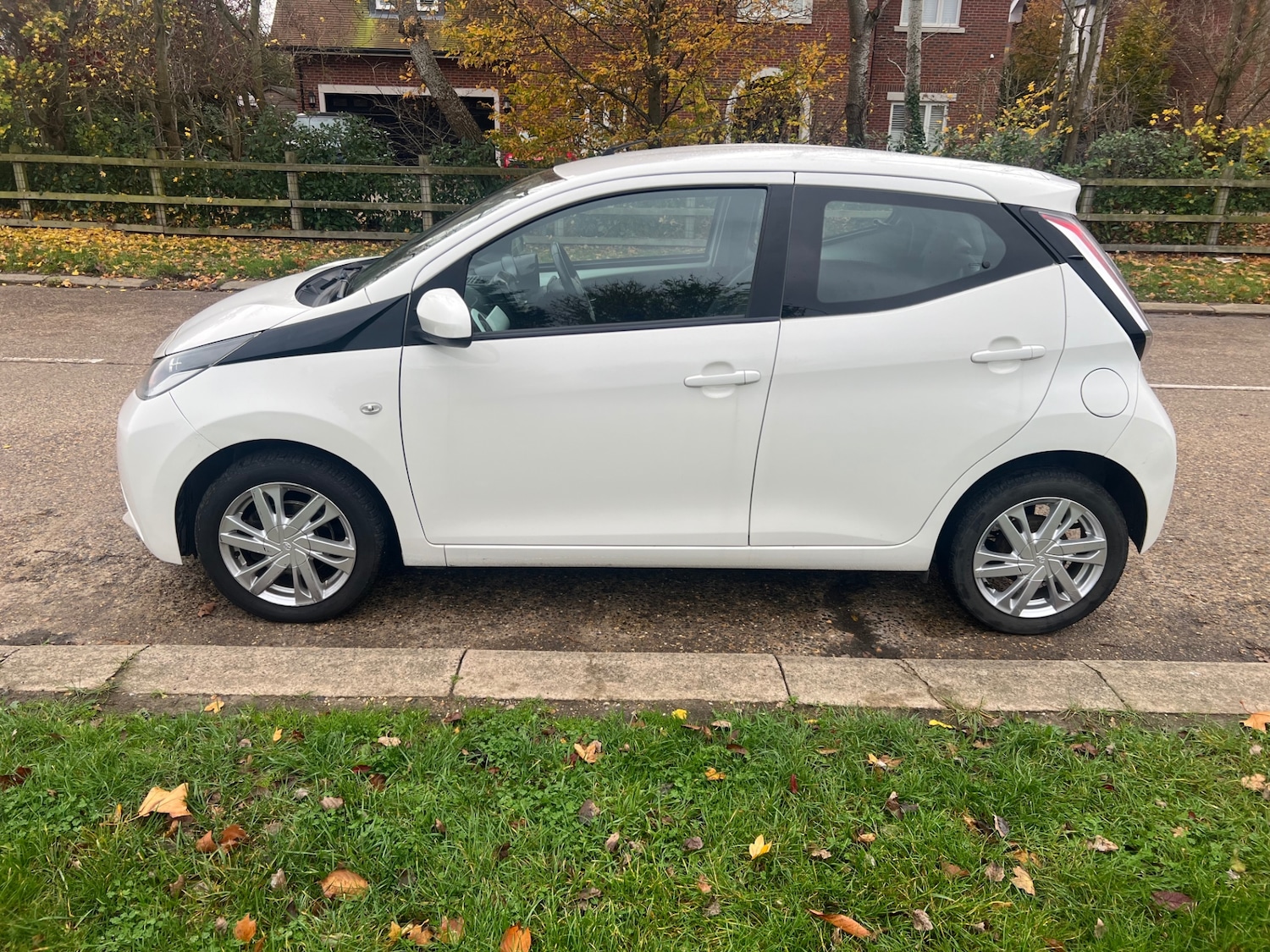 Used Toyota AYGO 2014 for sale - 76575289: Photo 4