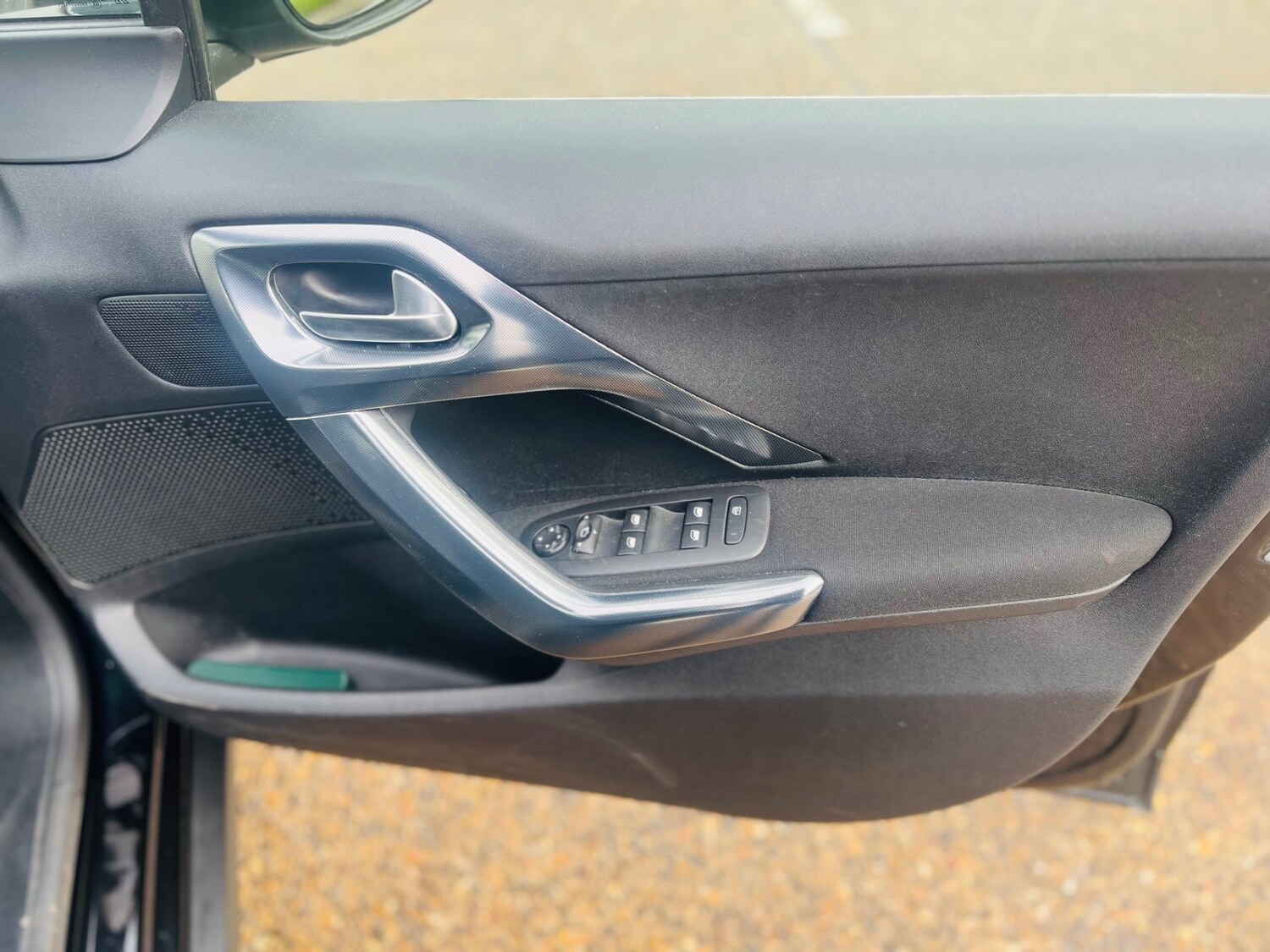 Used Peugeot 2008 2015 for sale - 77483336: Photo 10