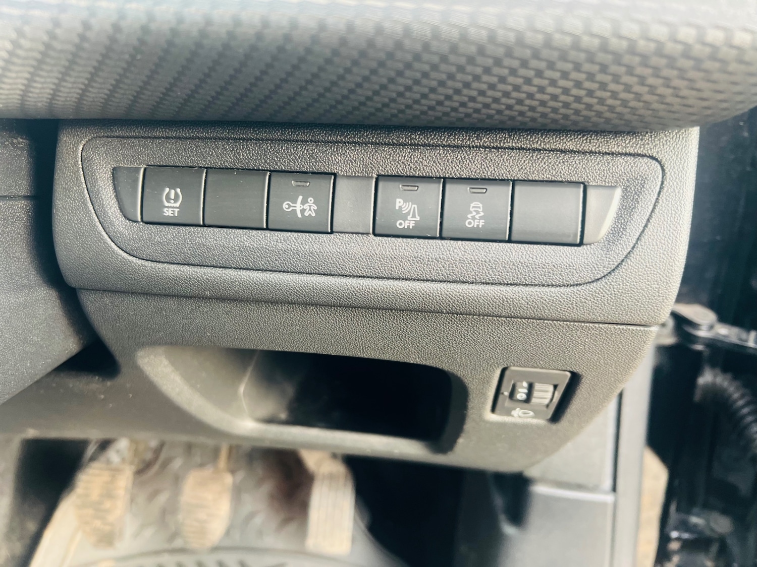 Used Peugeot 2008 2015 for sale - 77483336: Photo 24