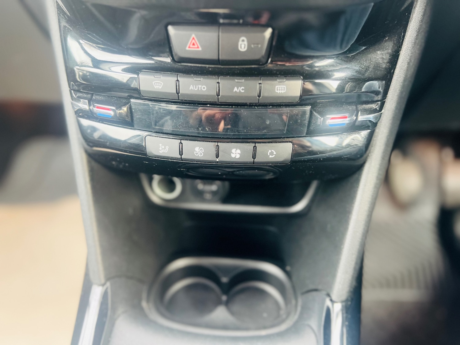 Used Peugeot 2008 2015 for sale - 77483336: Photo 26