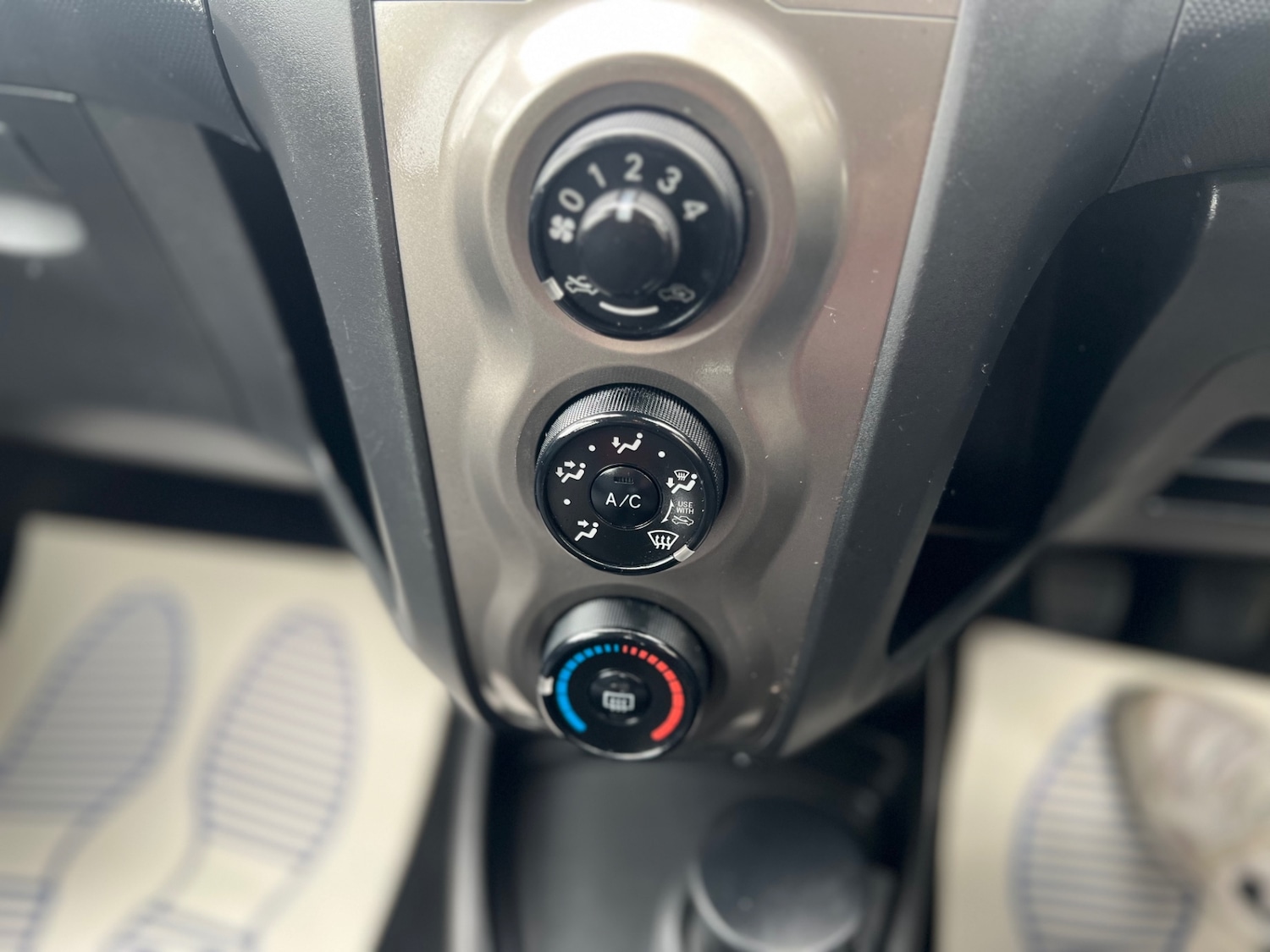 Used Toyota Yaris 2009 for sale - 76397245: Photo 28