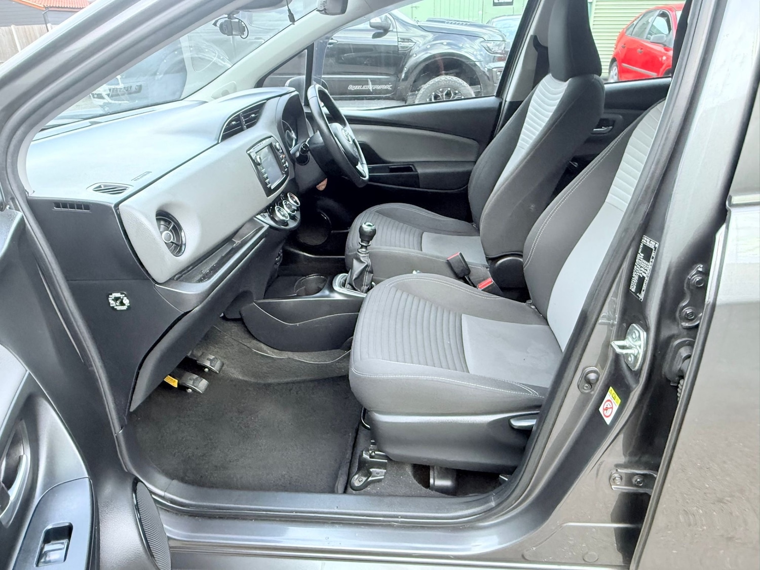 Used Toyota Yaris 2019 for sale - 77342929: Photo 12