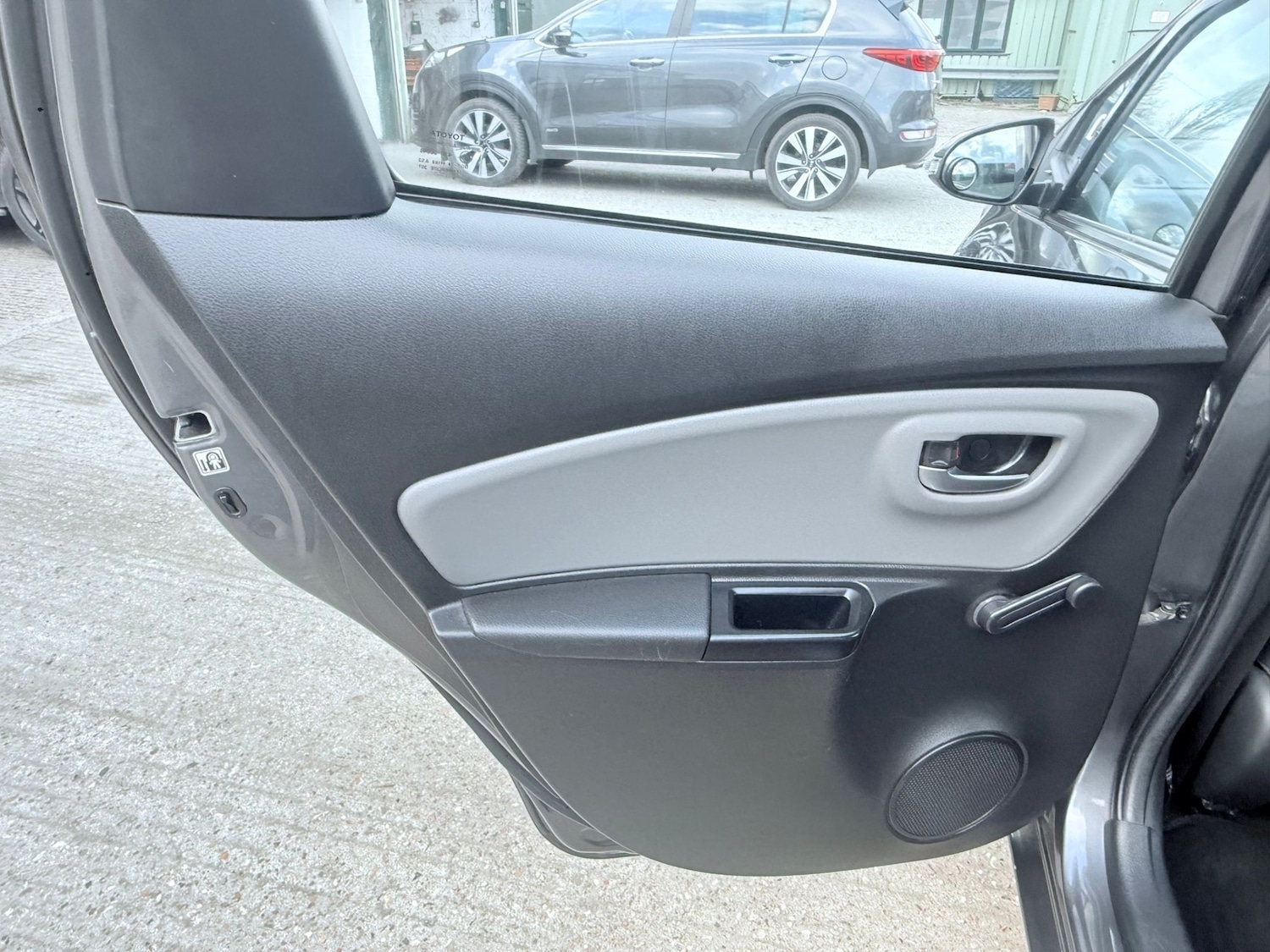 Used Toyota Yaris 2019 for sale - 77342929: Photo 17