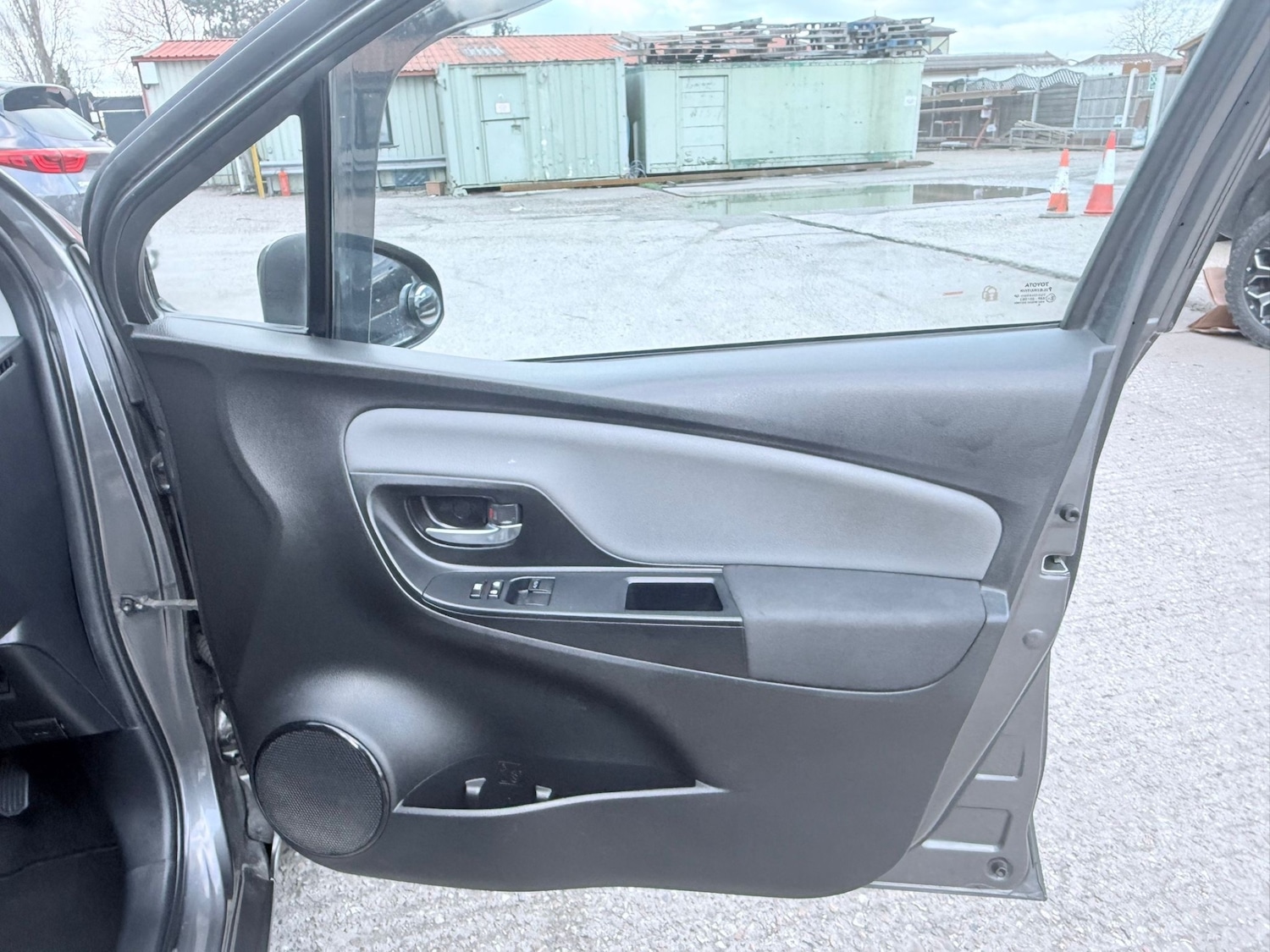 Used Toyota Yaris 2019 for sale - 77342929: Photo 27