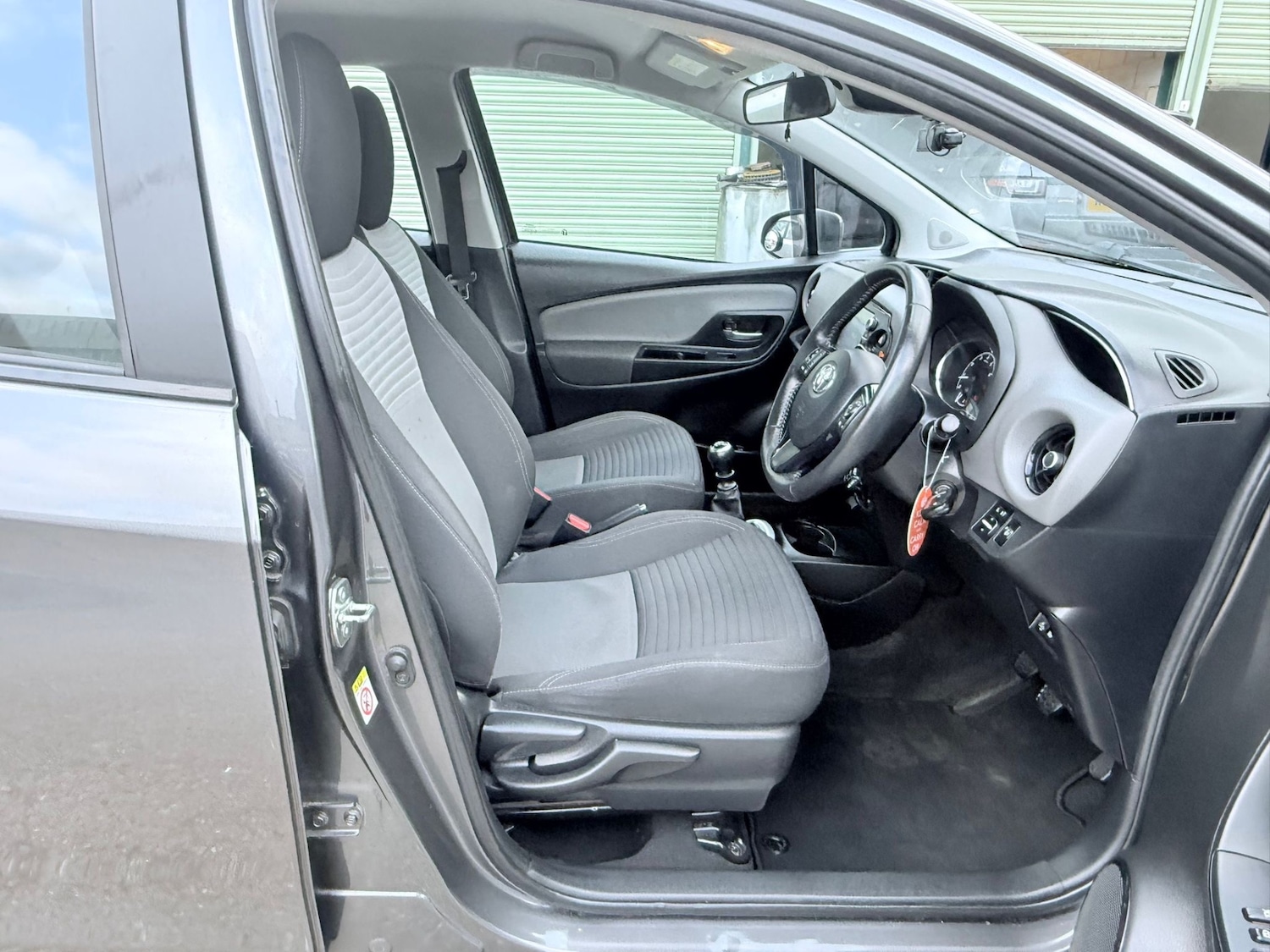 Used Toyota Yaris 2019 for sale - 77342929: Photo 35