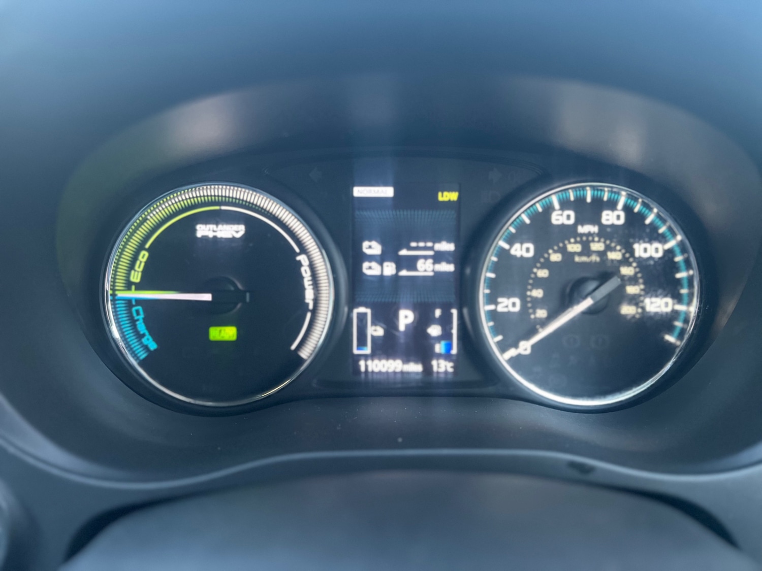 Used Mitsubishi Outlander 2016 for sale - 76978921: Photo 33