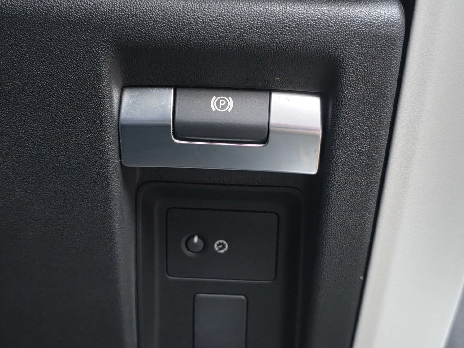 Used Land Rover Defender 2020 for sale - 76681897: Photo 44