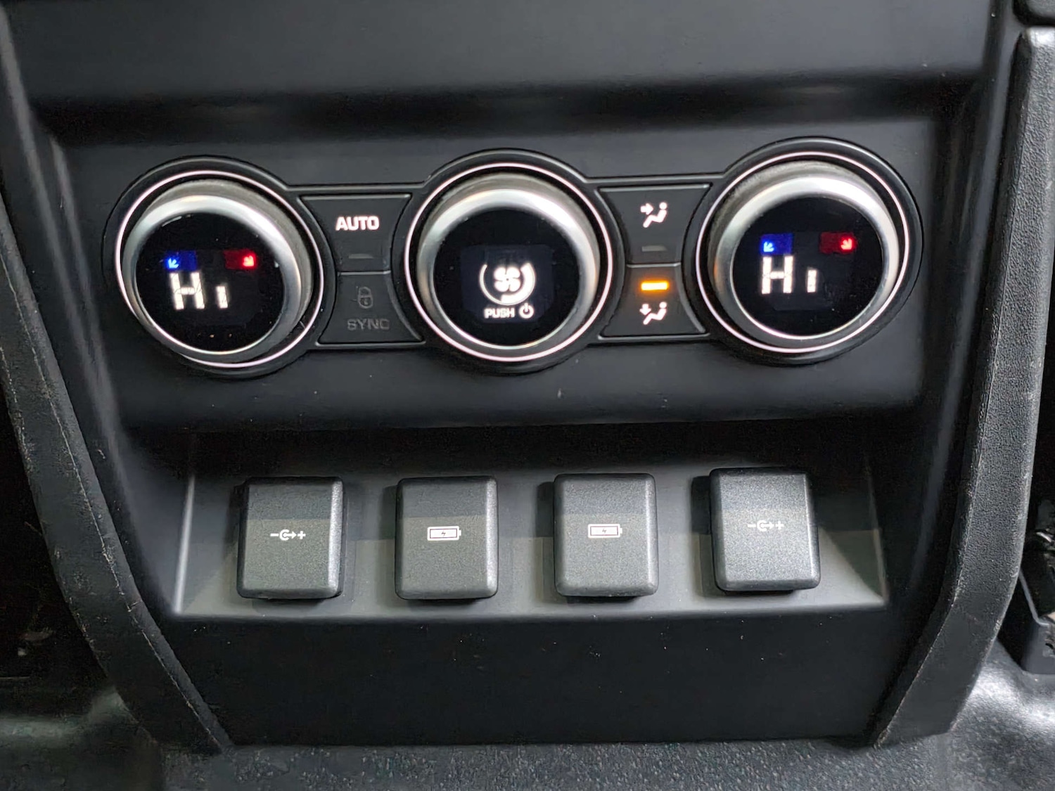 Used Land Rover Defender 2020 for sale - 76681897: Photo 65