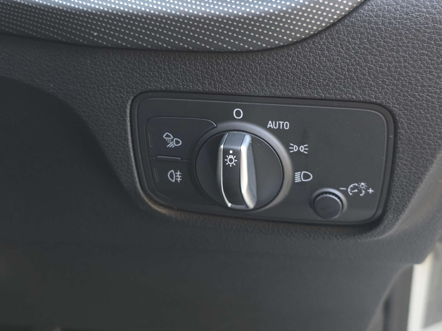 Used Audi Q2 2017 for sale - 77745407: Photo 42