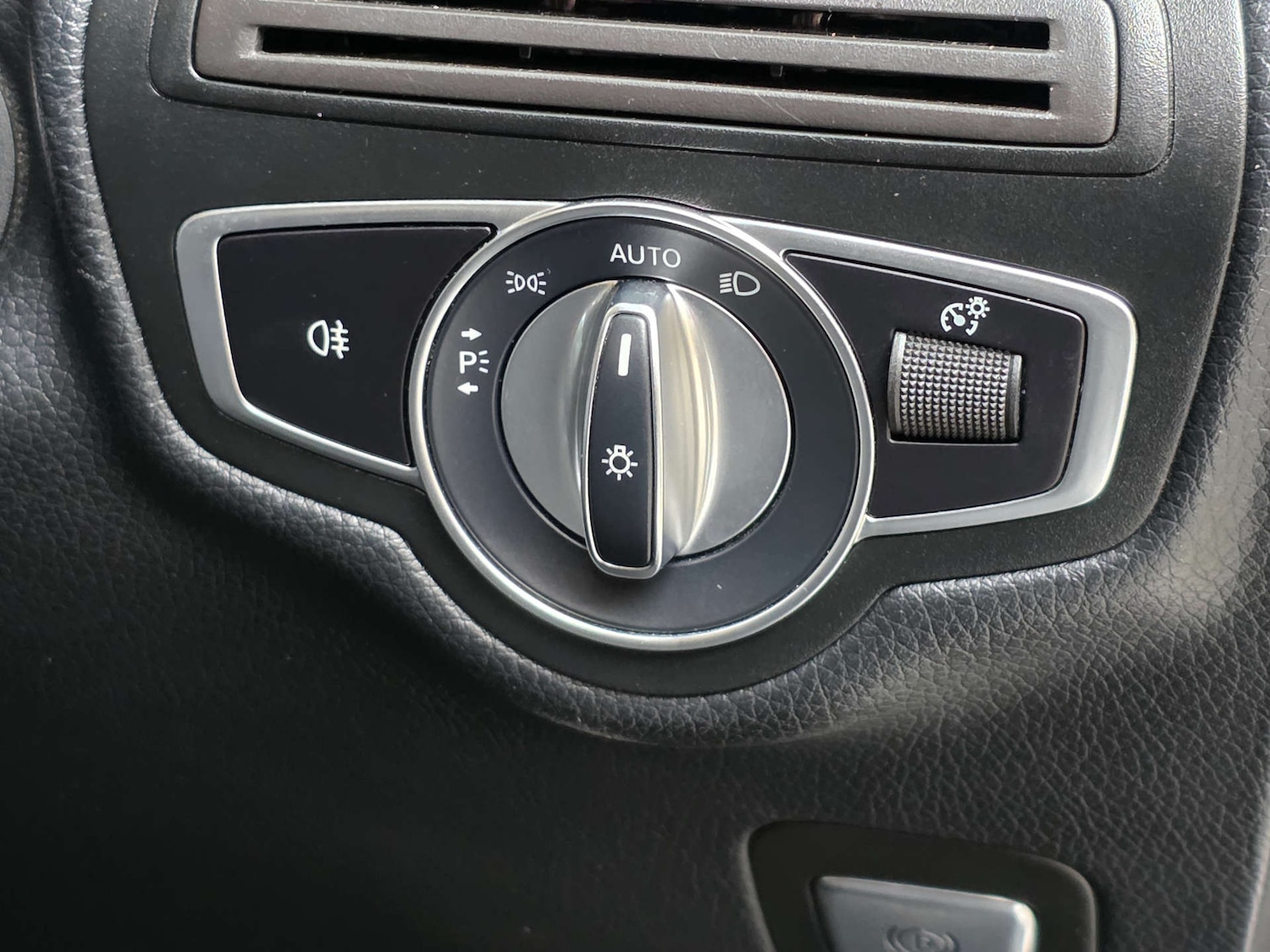 Used Mercedes-Benz GLC 2019 for sale - 76544271: Photo 38