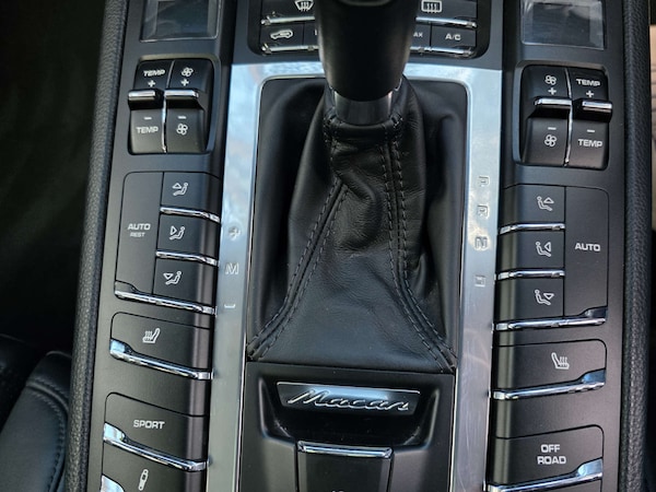 Used Porsche Macan 2017 for sale - 76253818: Photo 32
