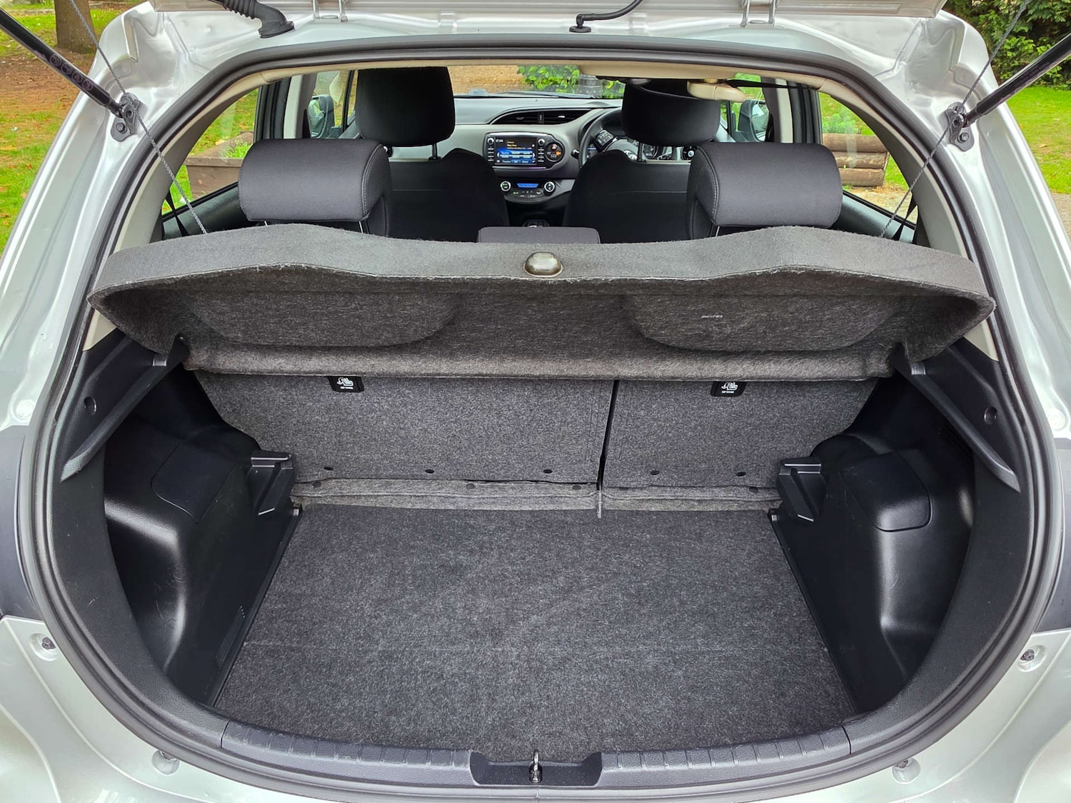 Used Toyota Yaris 2018 for sale - 76422510: Photo 15