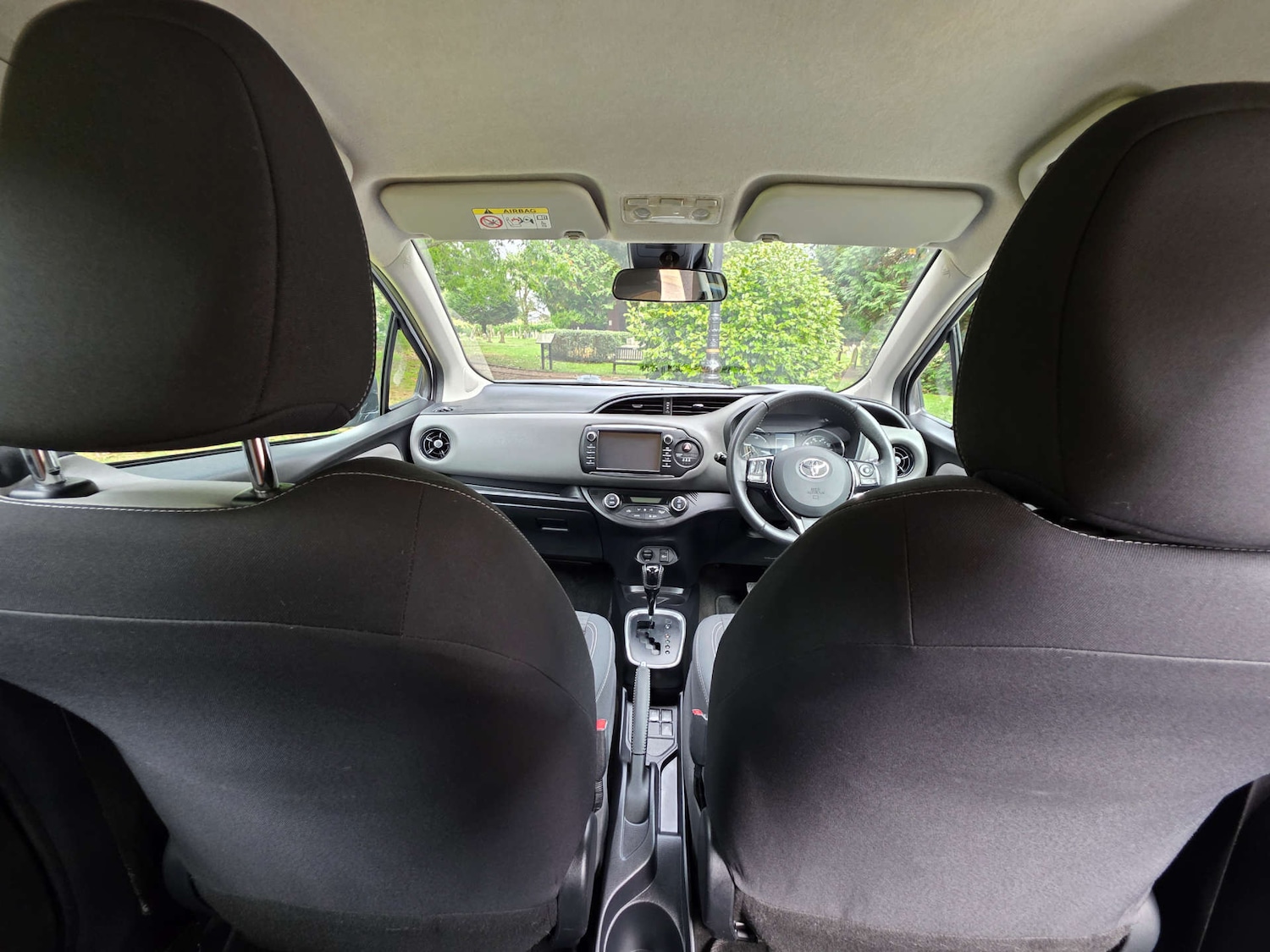 Used Toyota Yaris 2018 for sale - 76422510: Photo 31