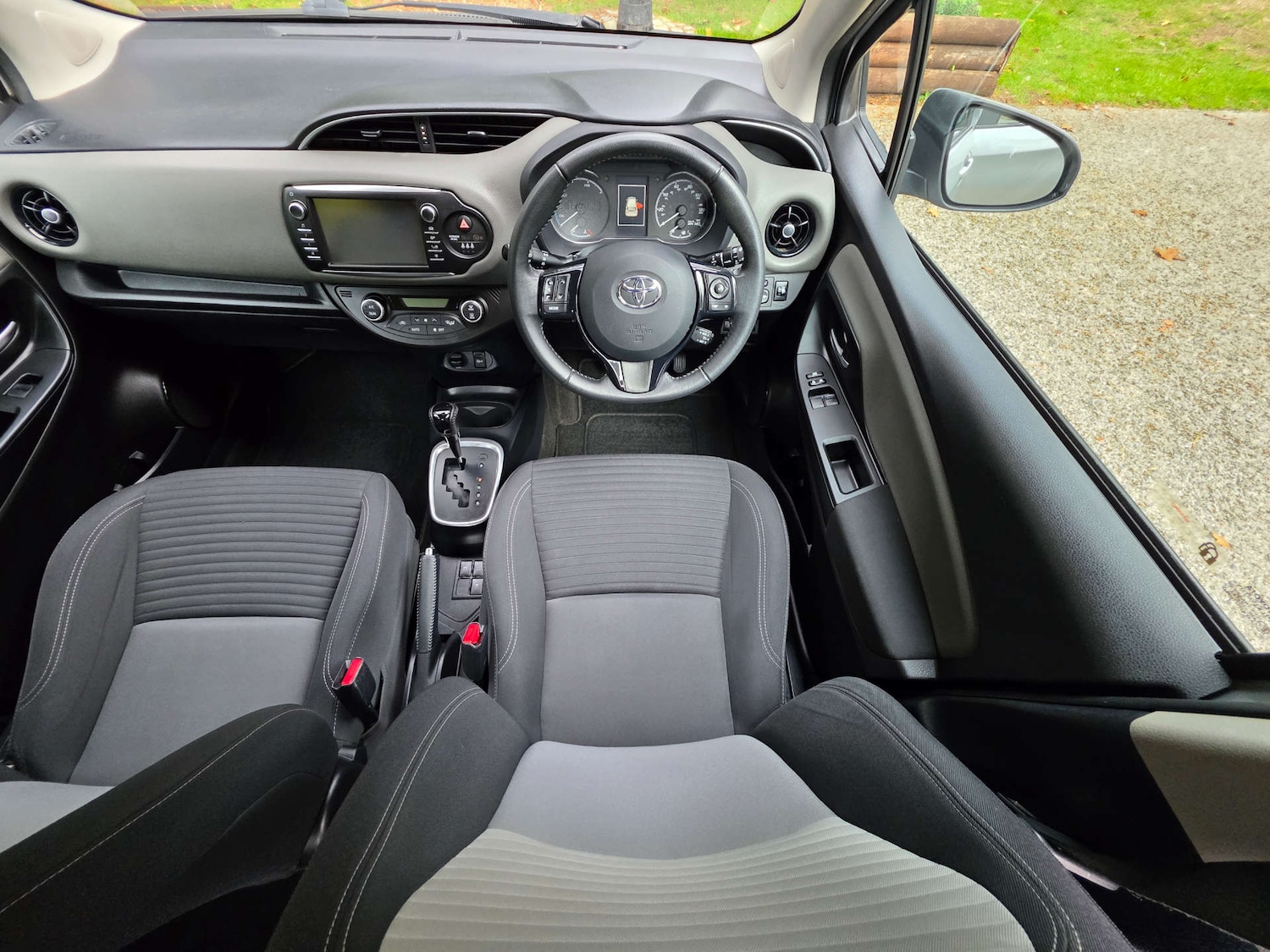 Used Toyota Yaris 2018 for sale - 76422510: Photo 35