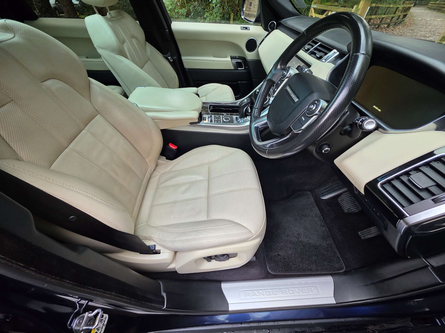 Used Land Rover Range Rover Sport 2017 for sale - 76985174: Photo 11