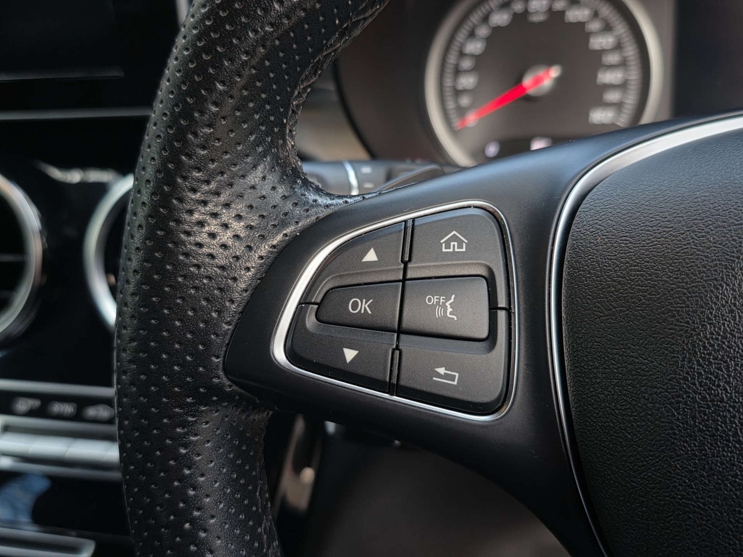 Used Mercedes-Benz GLC 2018 for sale - 76985172: Photo 34