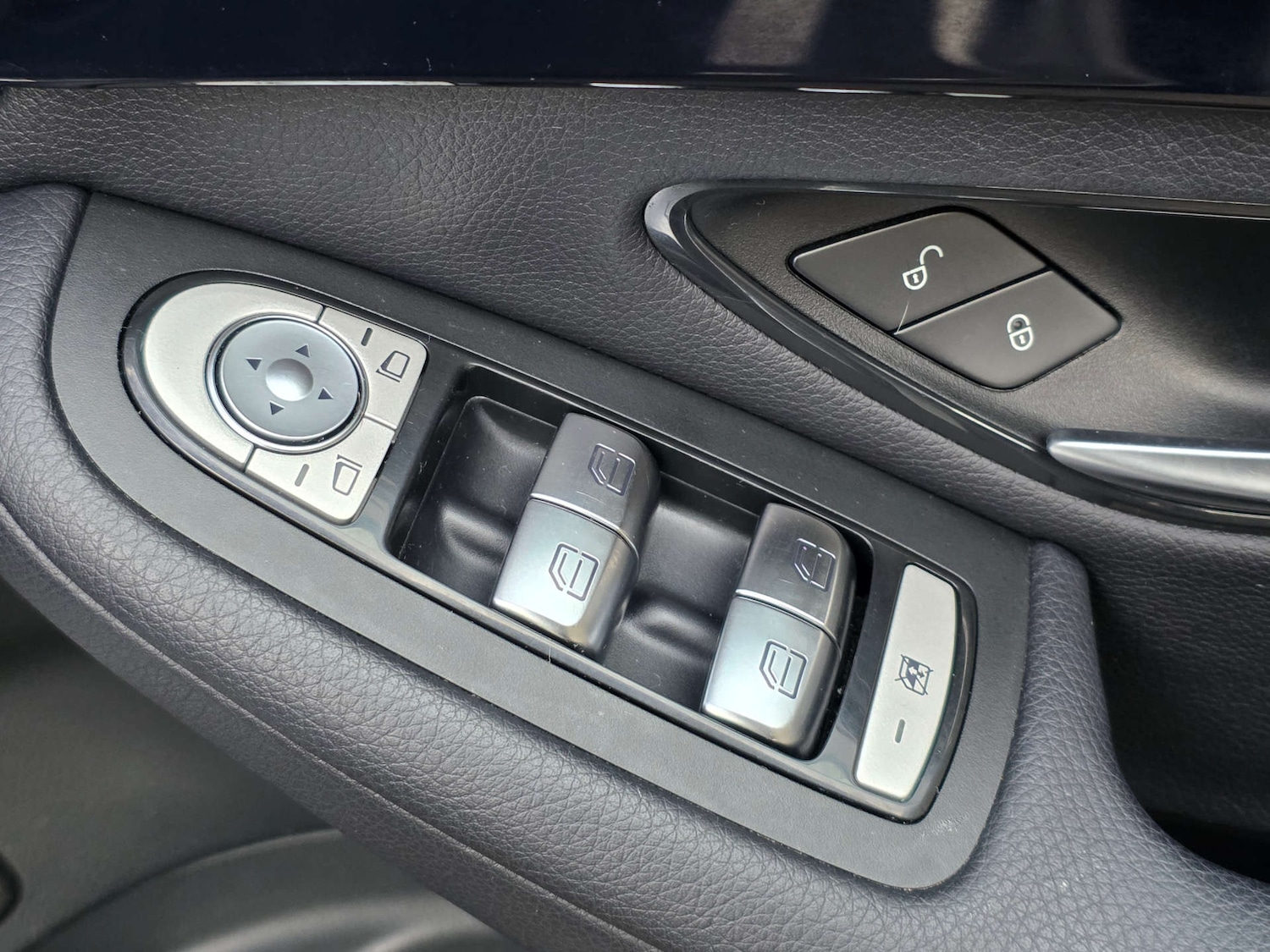 Used Mercedes-Benz GLC 2018 for sale - 76985172: Photo 38