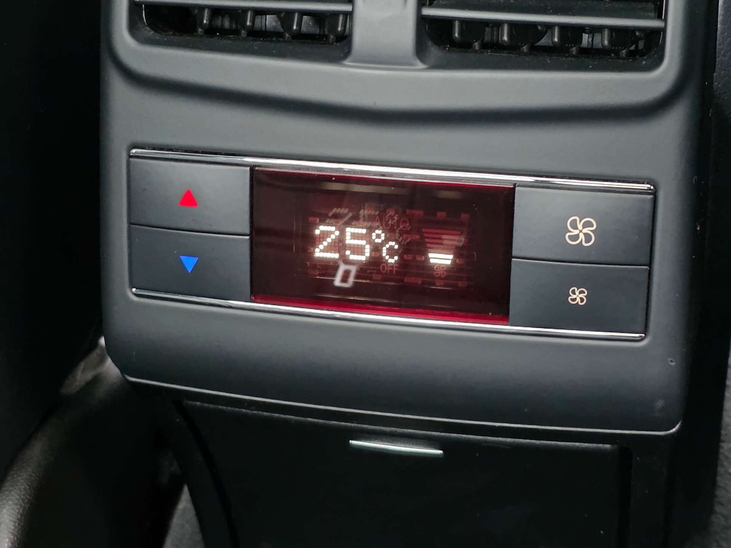 Used Mercedes-Benz E Class 2015 for sale - 77061757: Photo 44