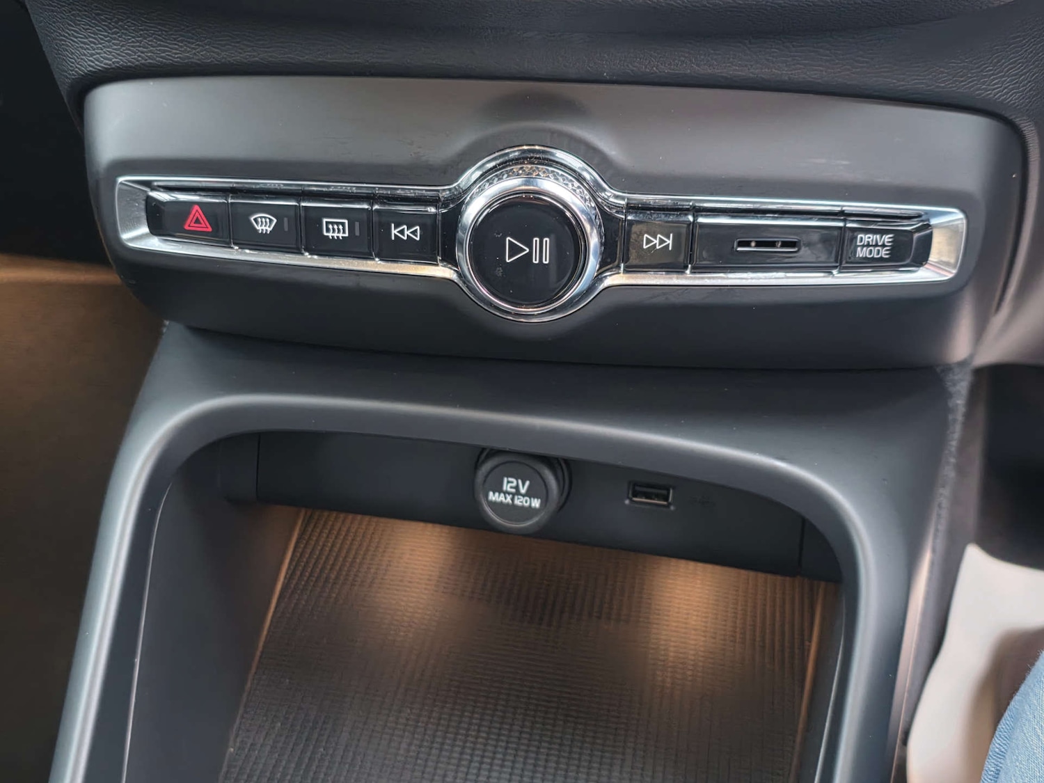 Used Volvo XC40 2022 for sale - 77249198: Photo 39