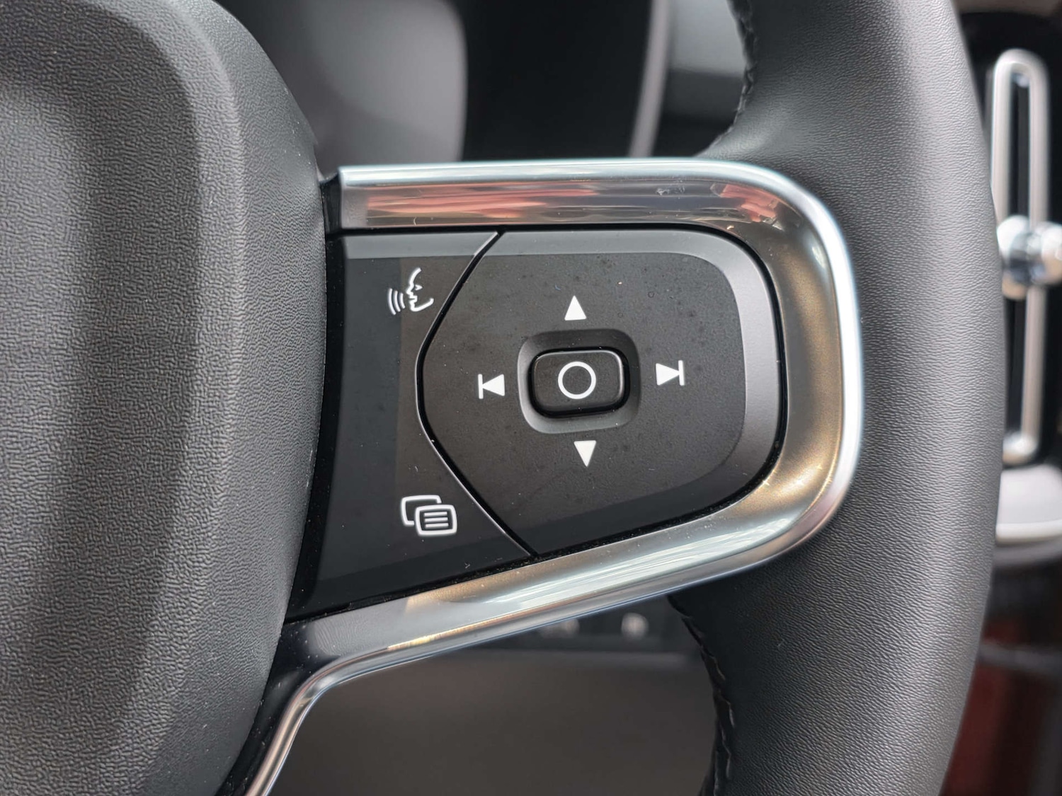 Used Volvo XC40 2022 for sale - 77249198: Photo 40