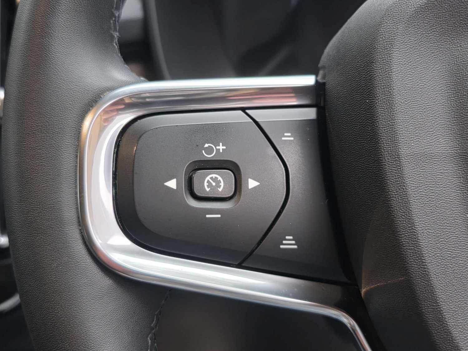 Used Volvo XC40 2022 for sale - 77249198: Photo 41